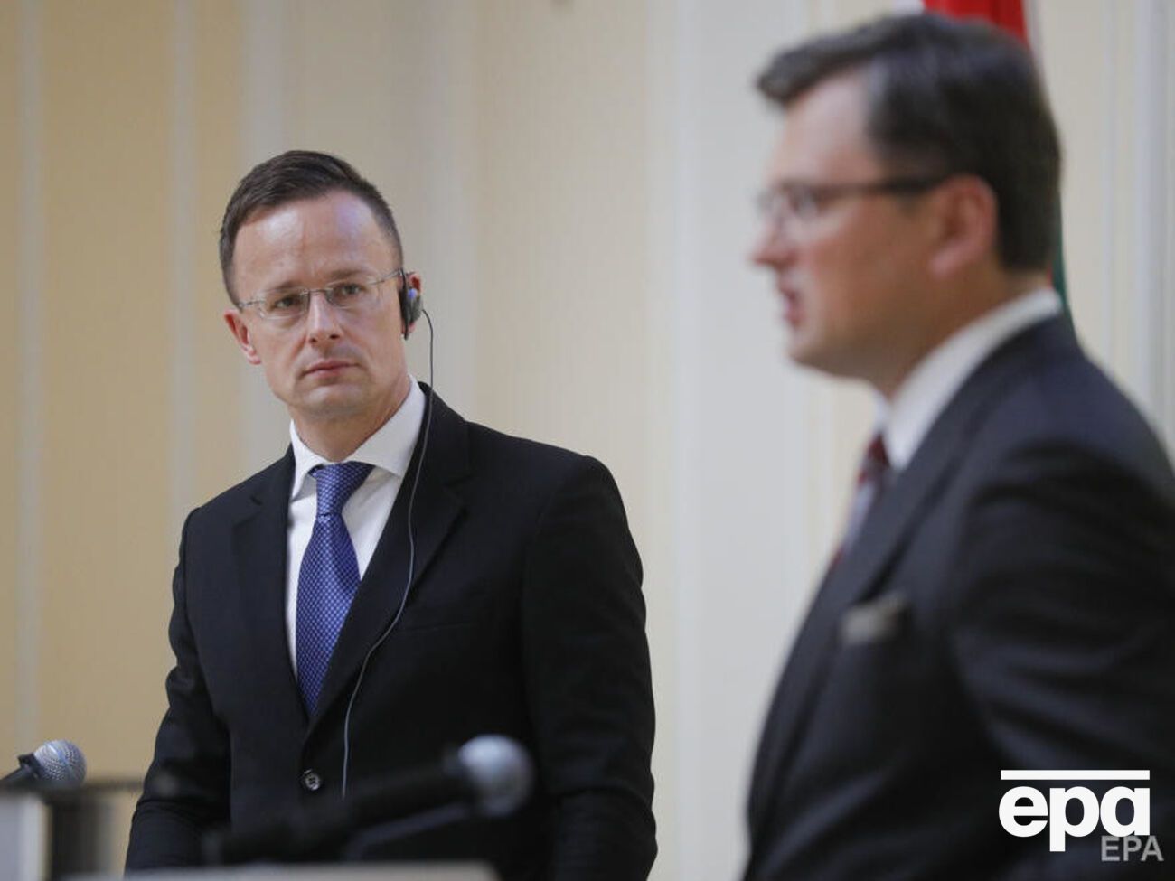 Сийярто (слева) и Кулеба встретились в Ужгороде