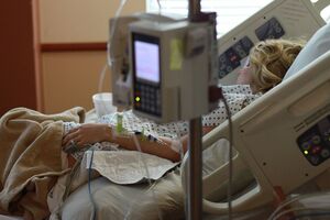 Госпитализировать будут людей с почечной недостаточностью, онкологическими заболеваниями, тяжелыми аллергиями