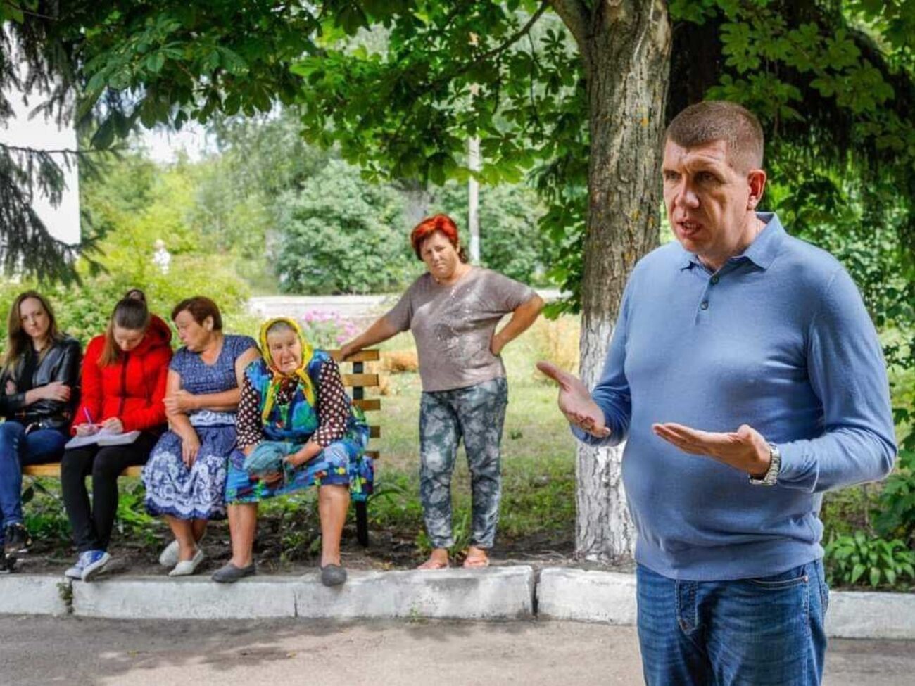 Анатолій Гунько: Місцевим потрібно давати гроші на побудову виробництв. Тоді людям буде де працювати
