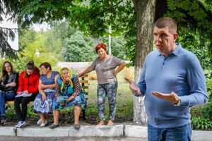 Анатолій Гунько: Місцевим потрібно давати гроші на побудову виробництв. Тоді людям буде де працювати