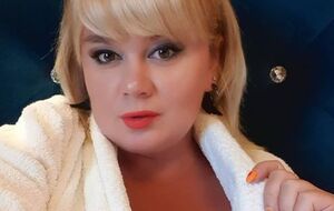 Кузнецова устроила фотосессию в гостиничном номере