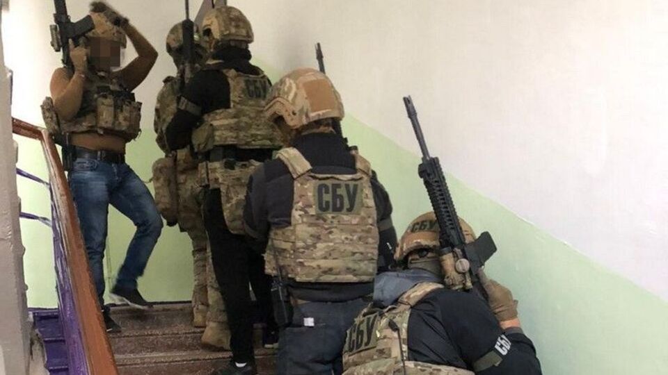 Оперативники спецслужби затримали слідчого СБУ у власній квартирі