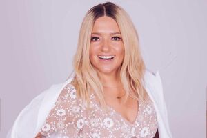 Могилевская: Как вы думаете, должен ли мужчина подавать женщине руку, когда она выходит из автомобиля?