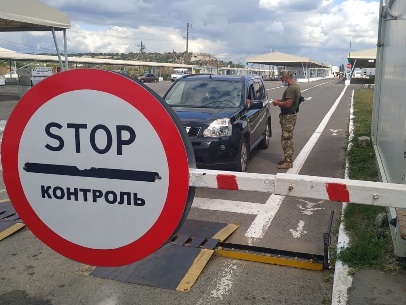 Іноземців прирівняють до українців, які повертаються з-за кордону