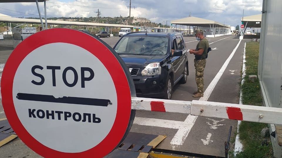 Іноземців прирівняють до українців, які повертаються з-за кордону