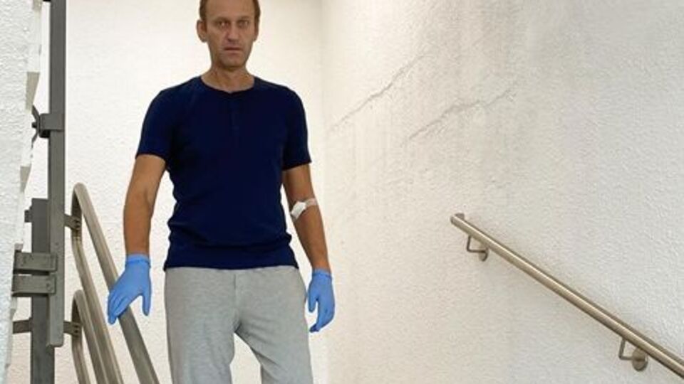 Навальный: Сотрудники медслужбы аэропорта и приехавший за ними реанимобиль не говорили никакого вранья про диабет, а сразу четко сказали: "Это токсическое отравление"