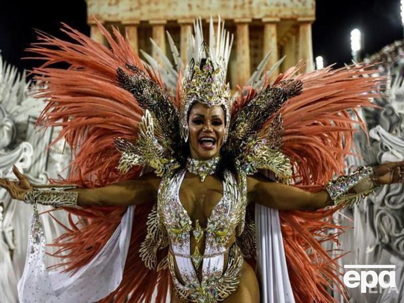 Традиционный карнавал в Рио-де-Жанейро отменили