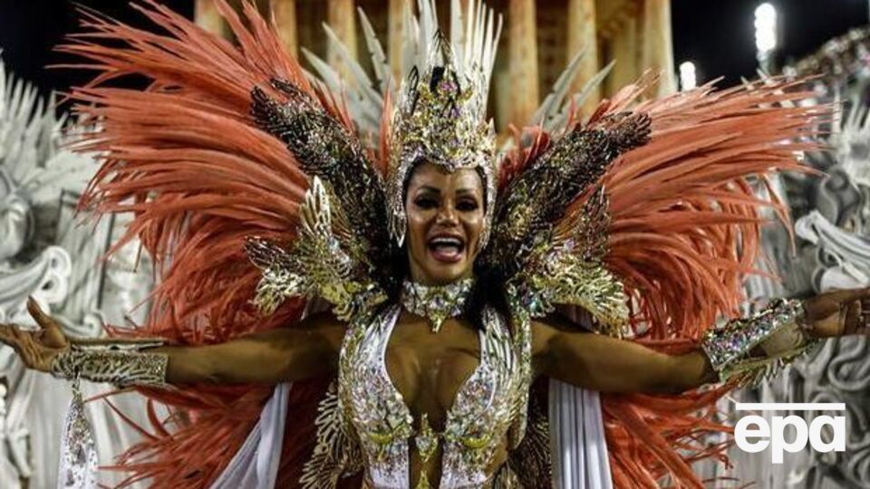 Традиционный карнавал в Рио-де-Жанейро отменили