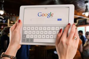 У Google Australia повідомили, що працюють над видаленням всіх зображень священної гори Улуру