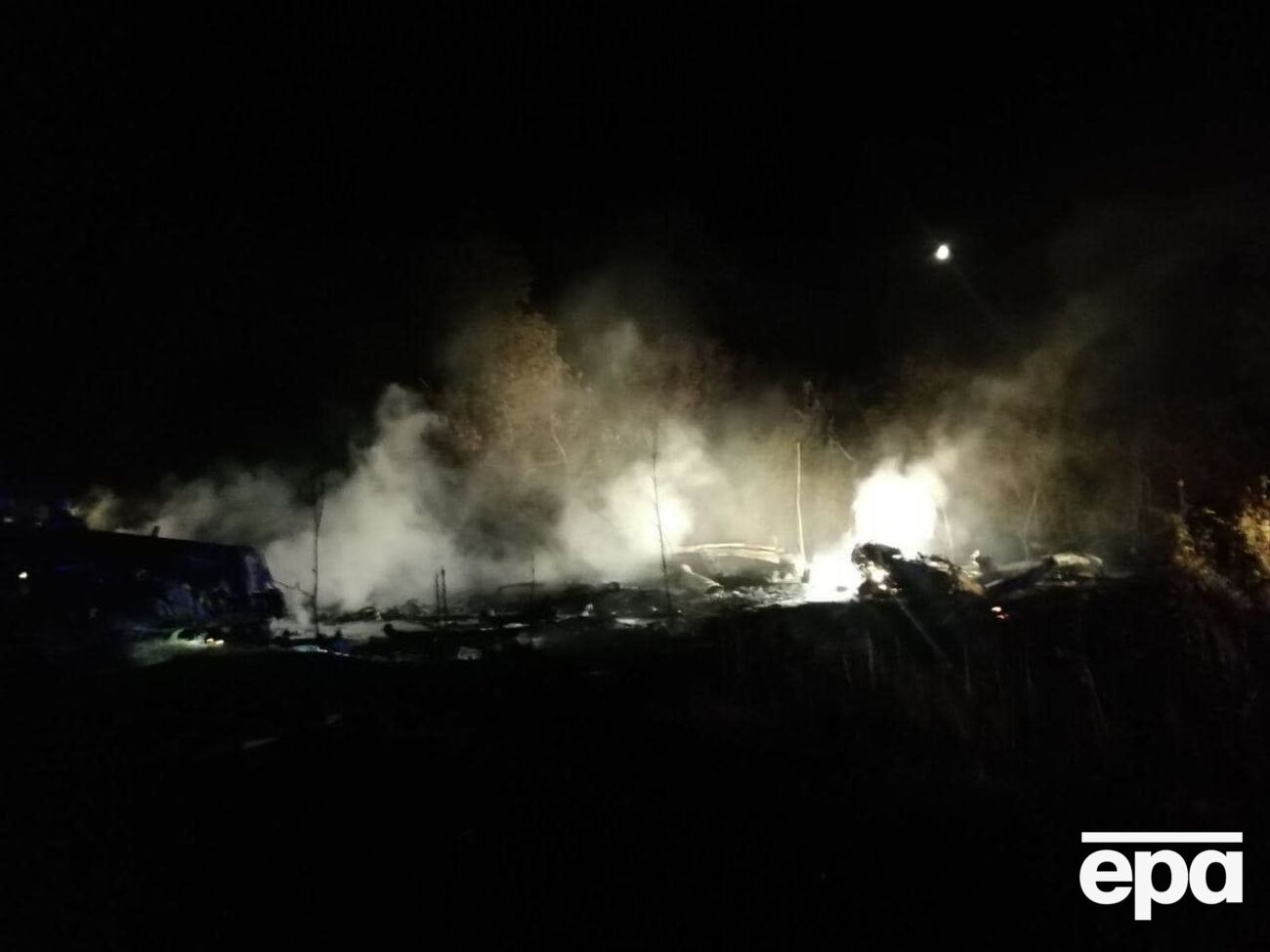 На борту самолета находилось 28 человек