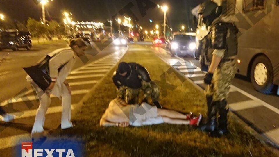 Заїчкін нечітко пам'ятає, як лежав на траві та як силовики вимагали, щоб його вивезли