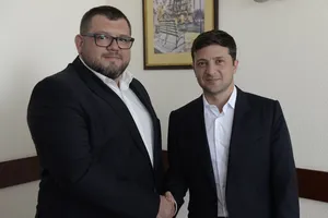 Галушко (слева) больше не хочет находиться в президентской политсиле