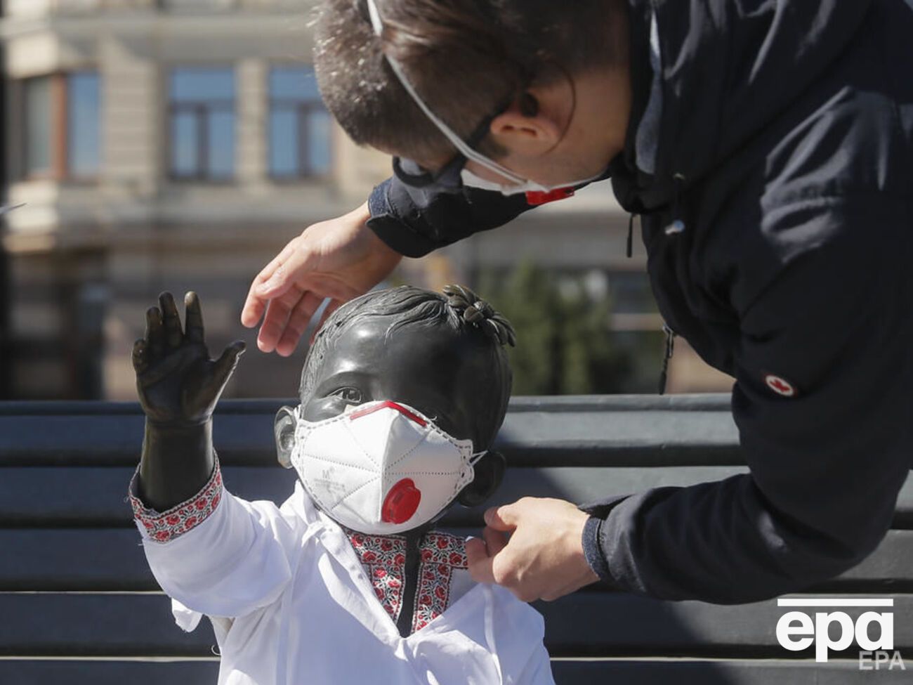 В Україні п'ятий день поспіль фіксують понад 3 тис. випадків COVID-19