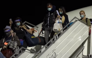 Украинцы вернулись из китайского Тяньцзиня дополнительным рейсом МАУ