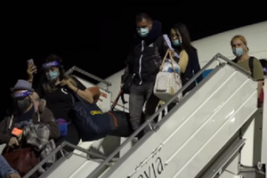 Украинцы вернулись из китайского Тяньцзиня дополнительным рейсом МАУ