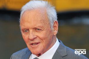 Хопкинс родился в 1937 году