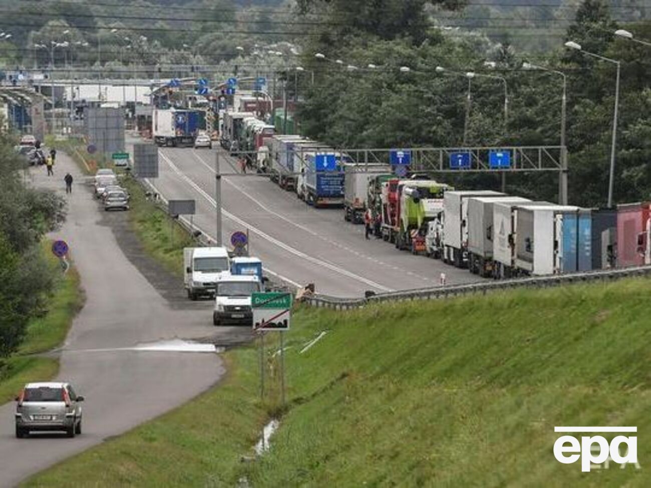 Іноземці знову можуть в'їжджати до України