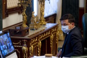 Зеленский заявил, что Министерство здравоохранения должно держать под контролем вопрос доплат украинским медикам