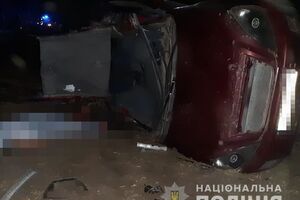 У машині, що перекинулася, було п'ять осіб
