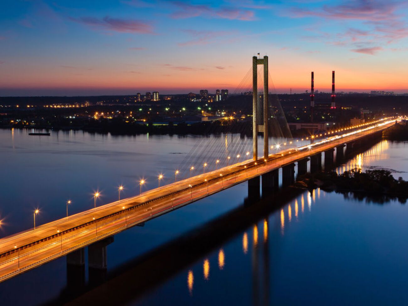 Рух мостом обмежено по крайній правій смузі до 15 жовтня