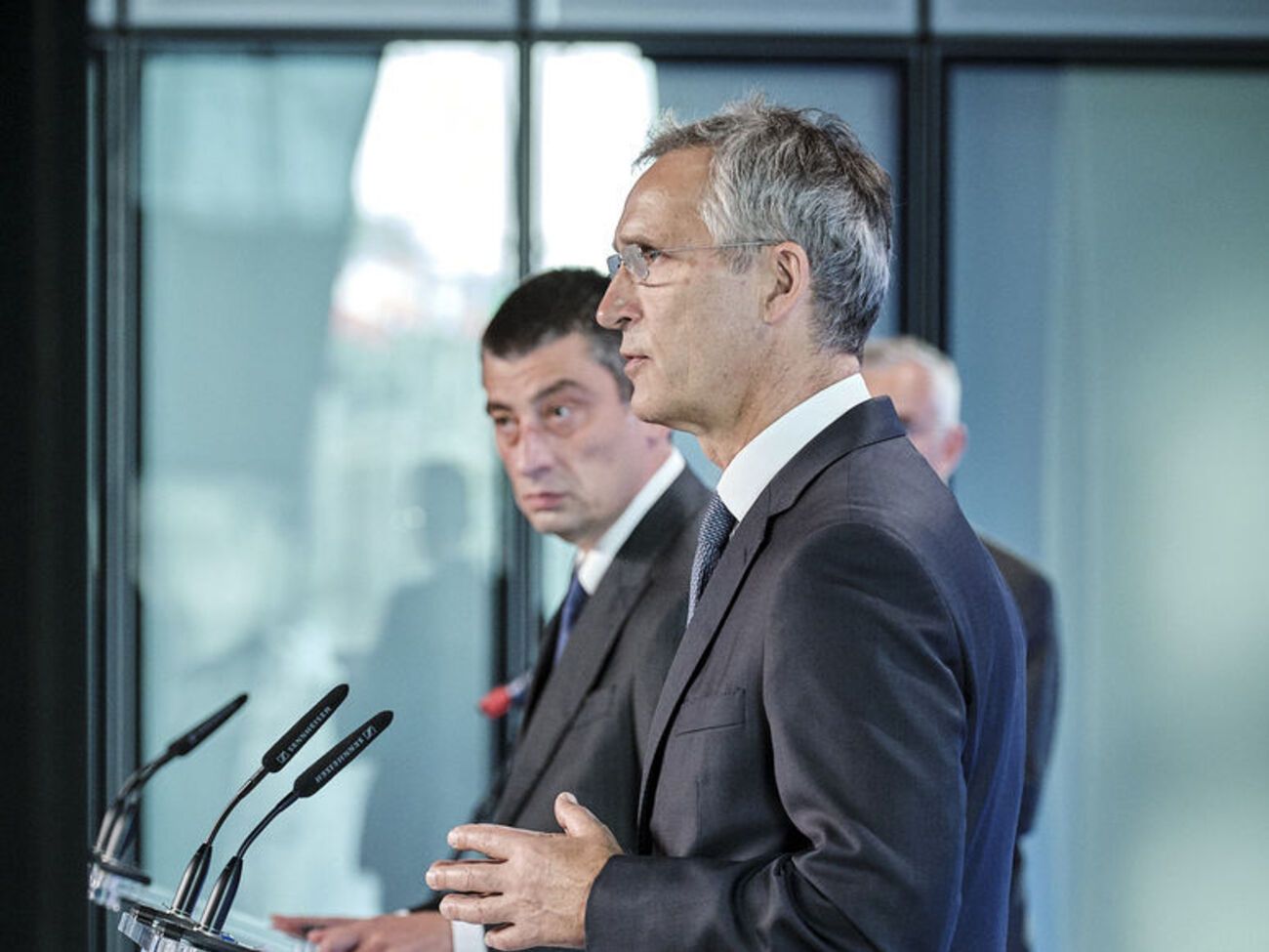 Столтенберг встретился с Гахарией