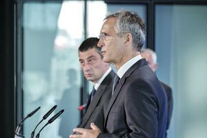 Столтенберг встретился с Гахарией