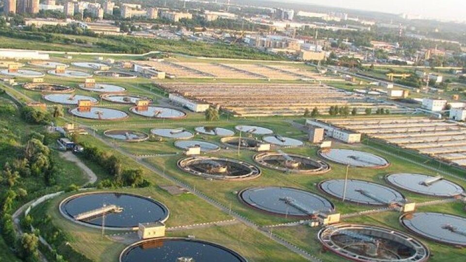 В зоне экологического бедствия может оказаться не только часть Киева и области, но и вся акватория Днепра, утверждает Попов