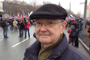 Не надо самообманываться по поводу веса и роли нынешней России. Она может только насрать под дверью, как в Сирии, или подгадить ближайшим соседям