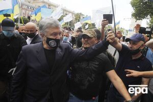 По словам экс-президента, он привык переносить болезни на ногах