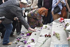 В Киеве прошел марш памяти к годовщине расстрелов в Бабьем Яру. Фоторепортаж