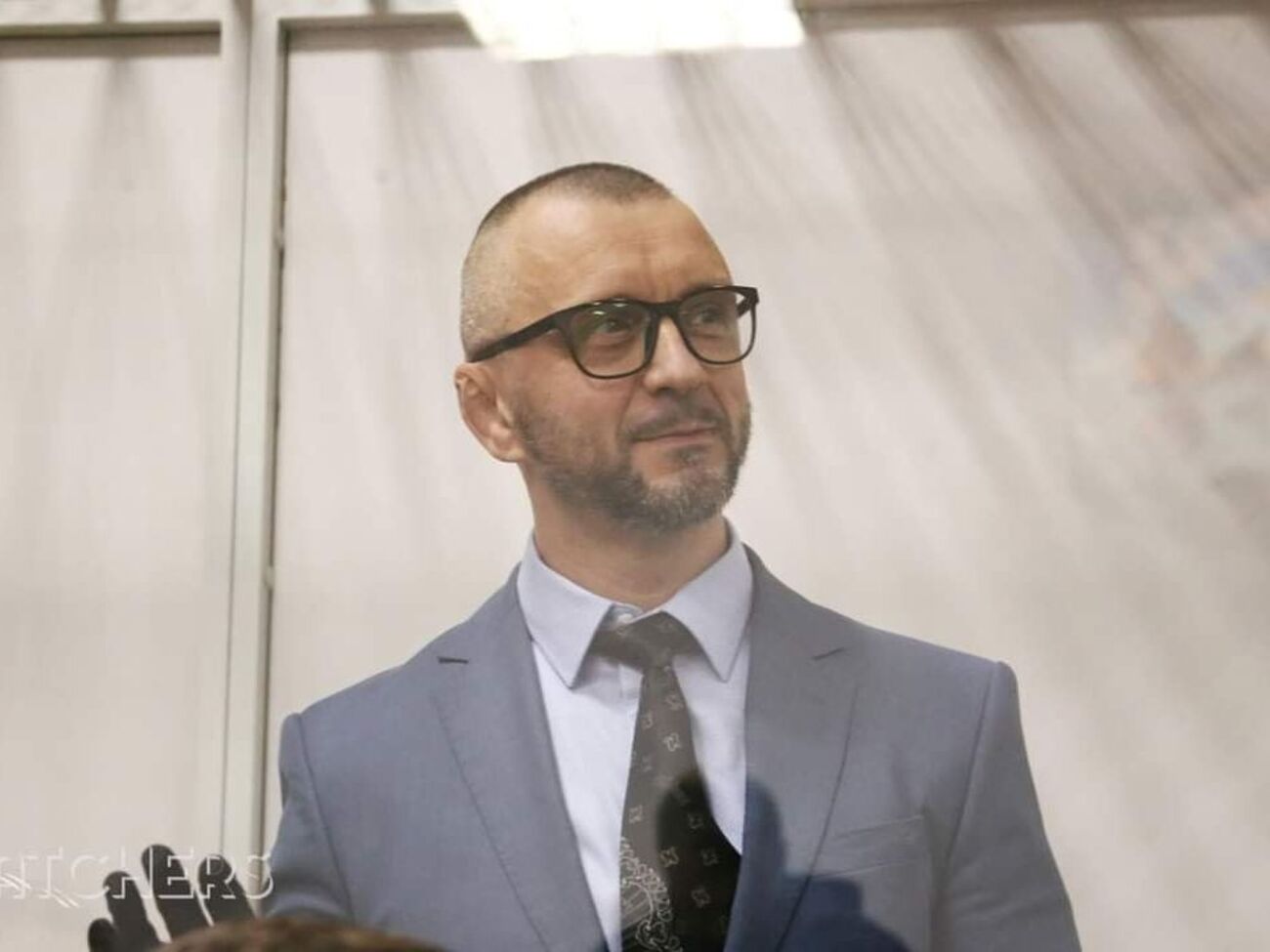 Антоненко задержали 12 декабря 2019 года, отправили под арест 14 декабря, с тех пор меру пресечения суд ему постоянно продлевает