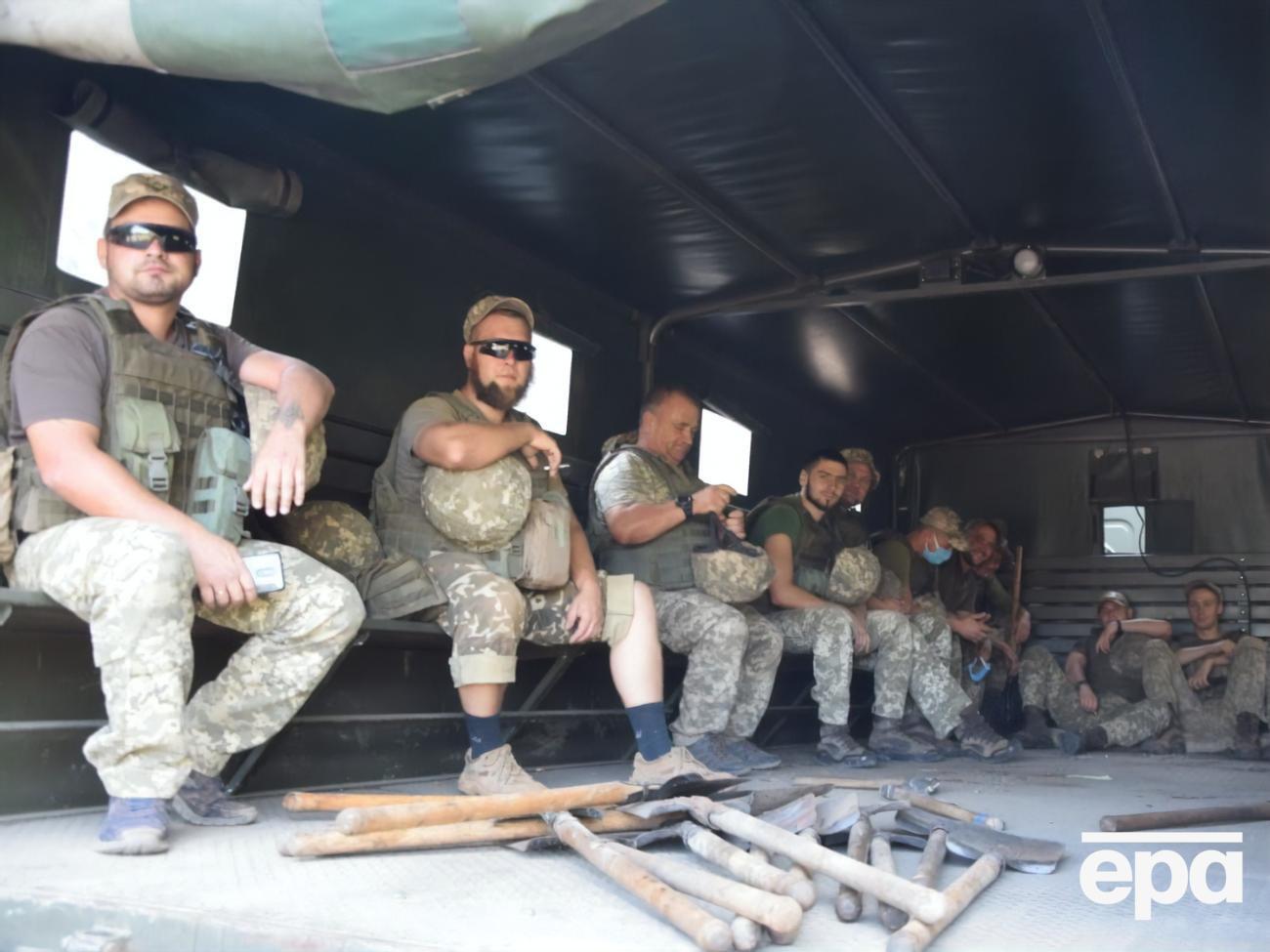 Під час гасіння пожеж постраждало двоє військових
