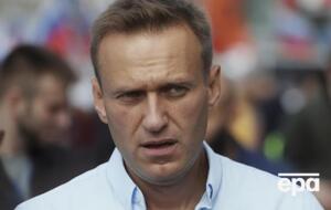 Навального отравили в конце августа, он остается в тяжелом состоянии