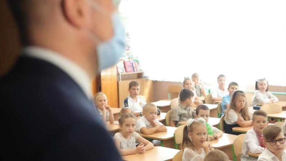 За даними Шмигаля, протягом минулої доби в Україні зафіксовано 149 випадків захворювання дітей на COVID-19