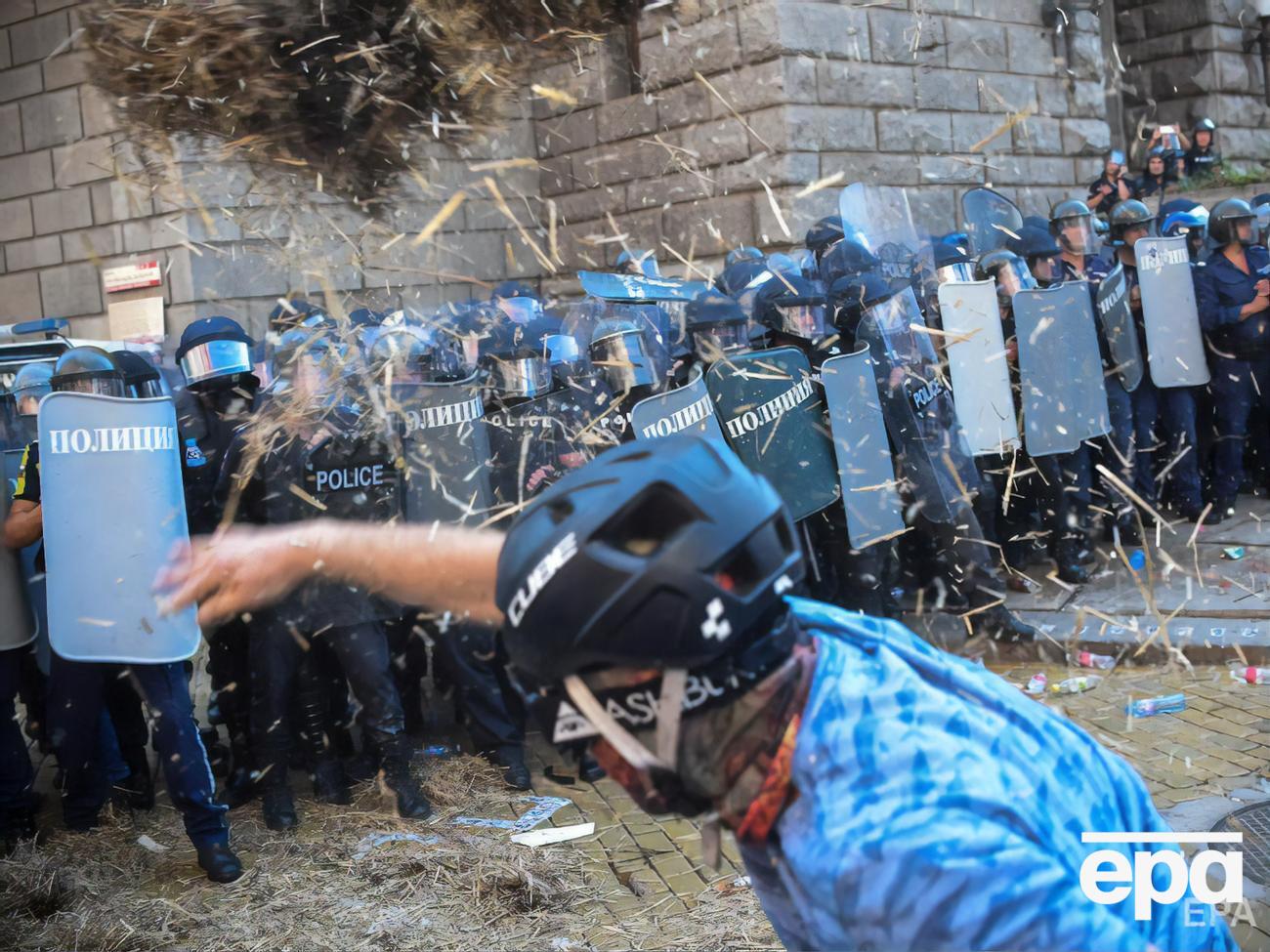 Столкновения с полицией произошли перед зданием парламента Болгарии