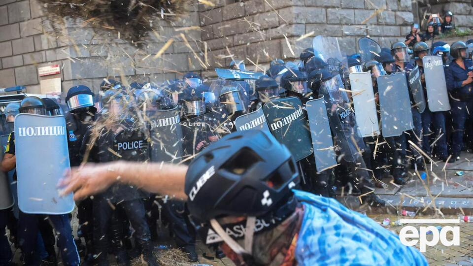 Столкновения с полицией произошли перед зданием парламента Болгарии