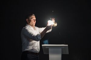 Шахов: Чтобы было светло, нужно просто вкрутить лампочку. Большие дела начинаются с малого!