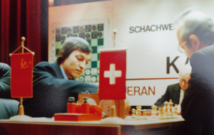 Шахматисты Анатолий Карпов и Виктор Корчной