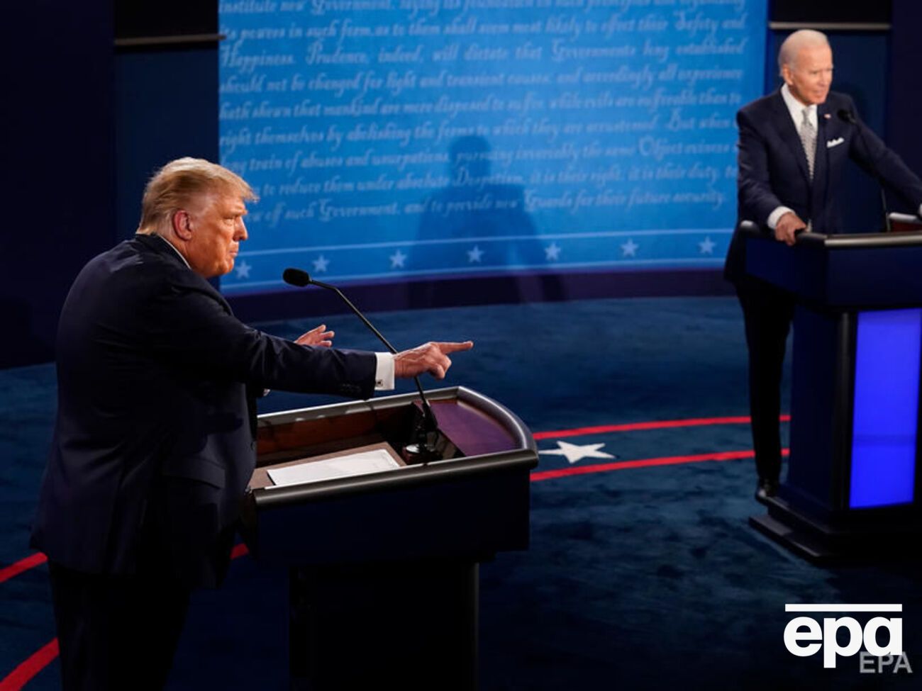 Байден (справа) сказал Трампу (слева), что его сын "ничего плохого в&nbsp;Burisma не делал"