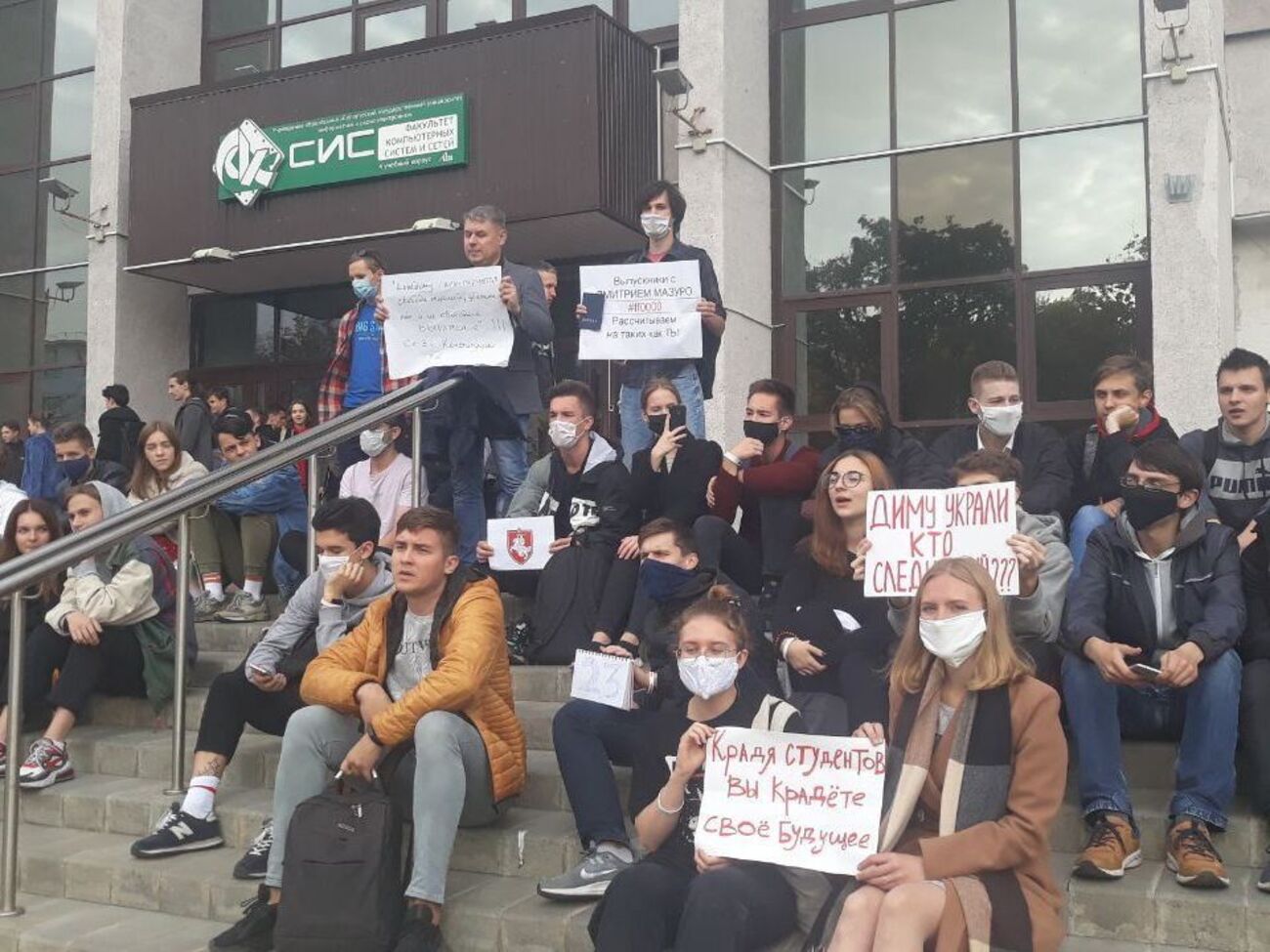 "Сидячие акции" студентов проходят по всей Беларуси