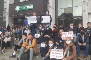 "Сидячие акции" студентов проходят по всей Беларуси