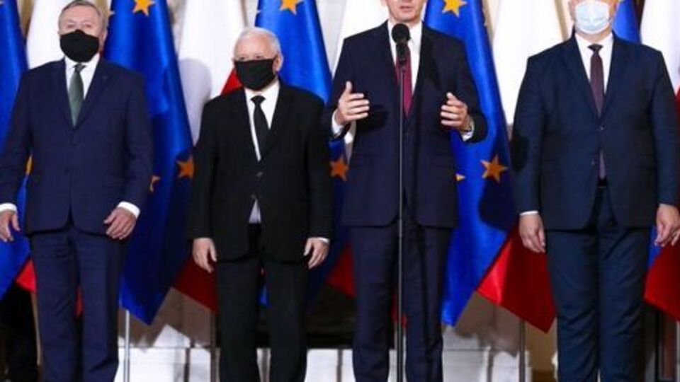 Качинський (другий ліворуч) став заступником прем'єра Моравецького (біля мікрофона)