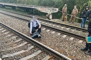 Співробітницю посольства США виявили із травмою голови і без свідомості