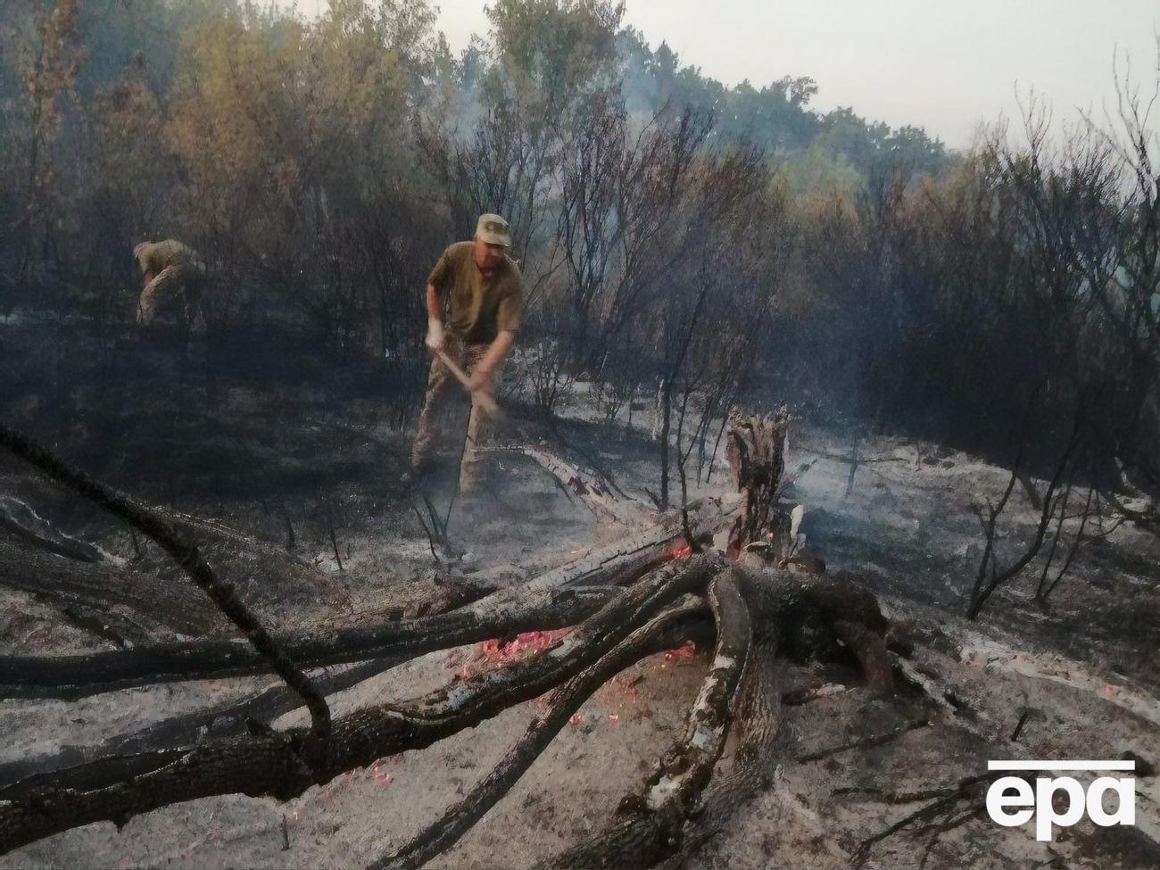 Військові зі складу ООС займаються гасінням пожеж