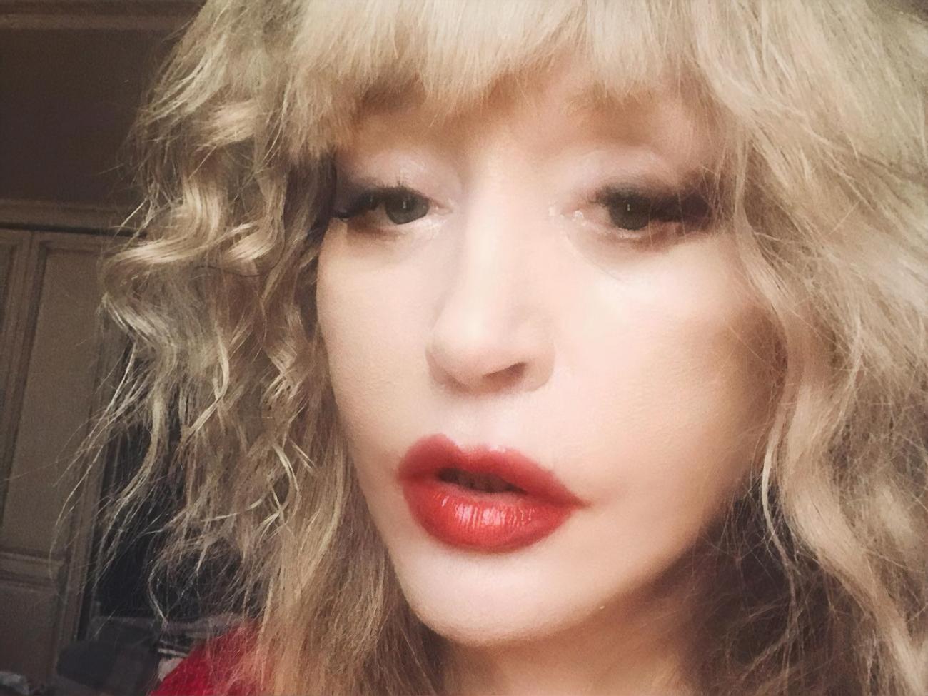 Пугачева сыграла мелодию-импровизацию