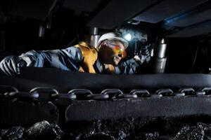 ДТЭК подчеркнул, что всегда своевременно и в полном объеме уплачивает все предусмотренные арендными договорами платежи, однако в марте задержка связана с кризисом и вынужденным четырехмесячным простоем шахт