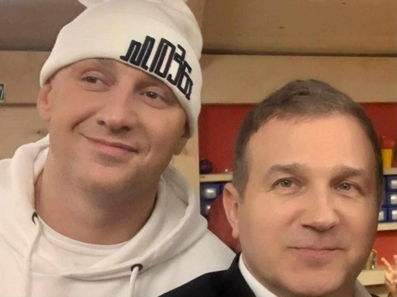 Потап:&nbsp;Когда заходишь к Юре домой, у него висит 20 одинаковых белых рубашек. Что можно подумать?