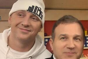 Потап: Когда заходишь к Юре домой, у него висит 20 одинаковых белых рубашек. Что можно подумать?