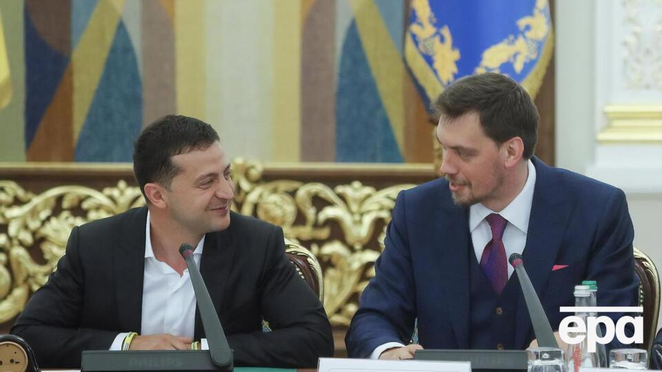 Гончарук (праворуч) про Зеленського: Це неправда, що він – маріонетка, але вплив олігархів є, це очевидно