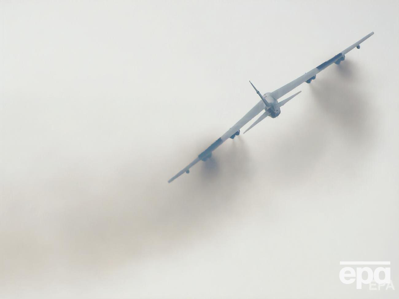 Два американских бомбардировщика В-52 пролетели над Крымом